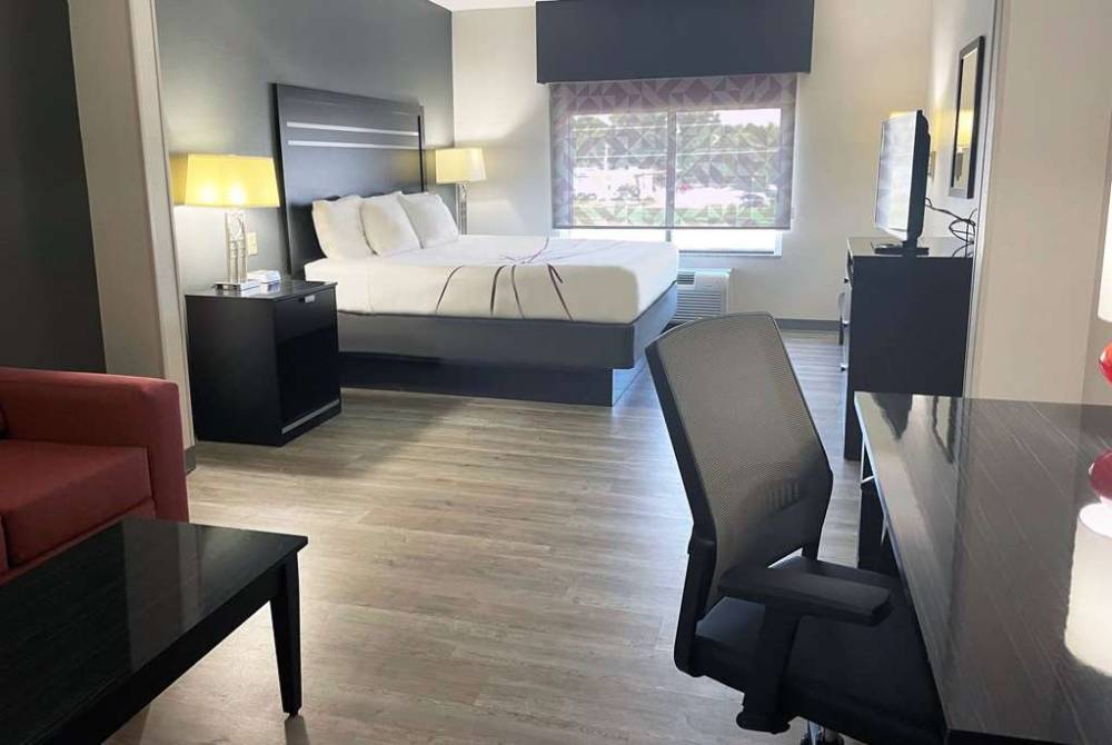 La Quinta Inn & Suites By Wyndham Tulsa Midtown 5