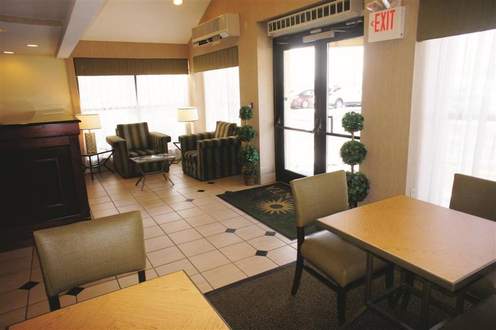 La Quinta Inn & Suites By Wyndham Warwick Providence Airport 3