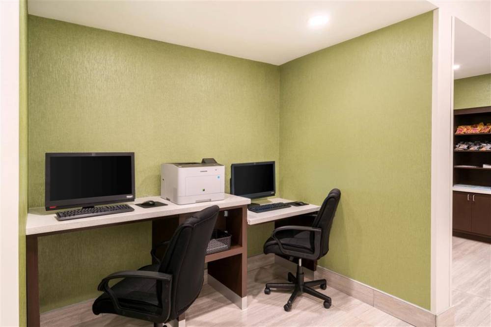 La Quinta Inn Suites Mobile 6