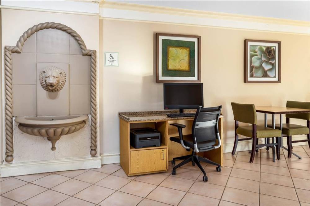 La Quinta Inn Tampa Airport Stadium Westshore 6