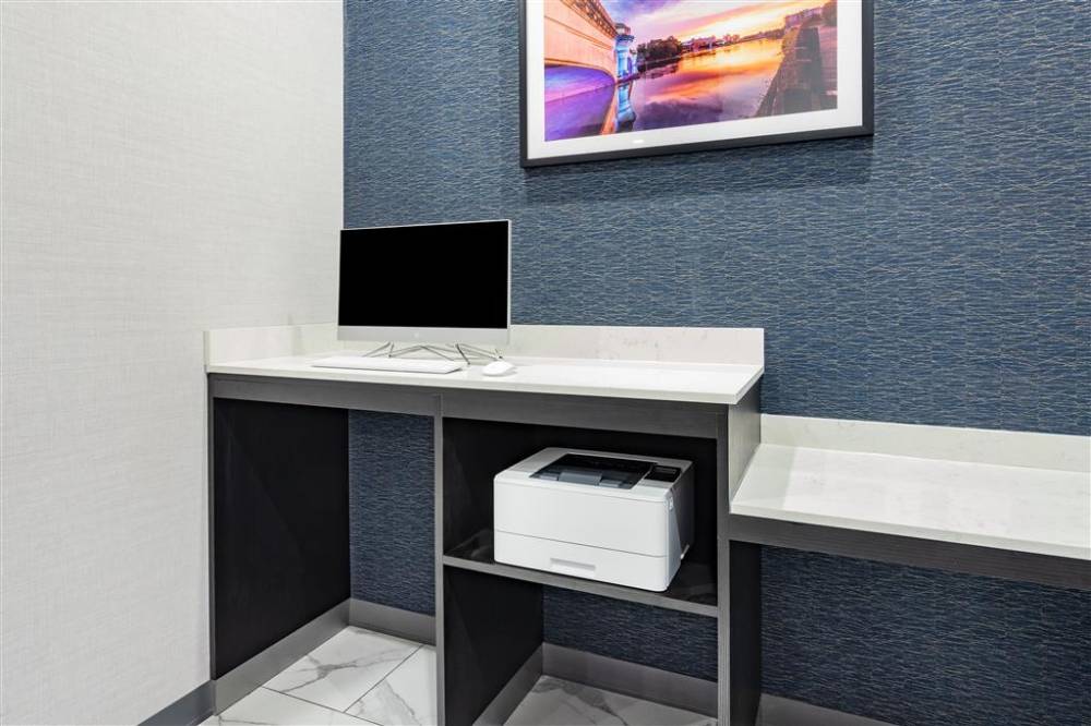 Laquinta Suites By Wyndham South Bend Notre Dame Area 6