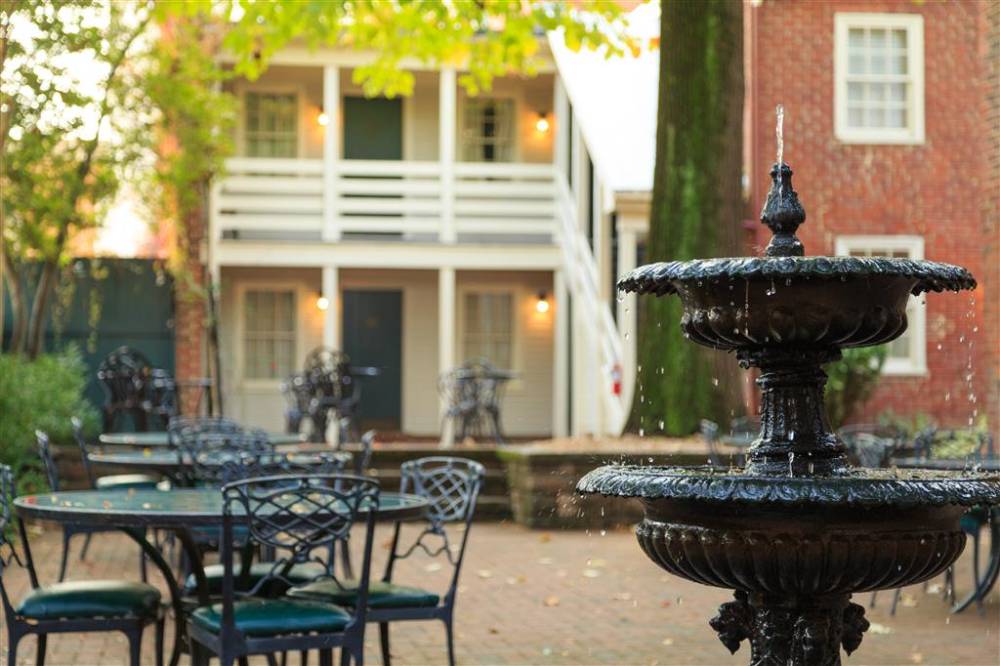 Linden Row Inn 8