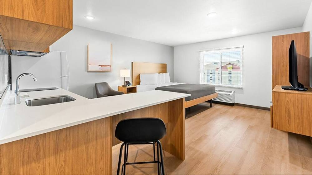 Livaway Suites Scarborough 8