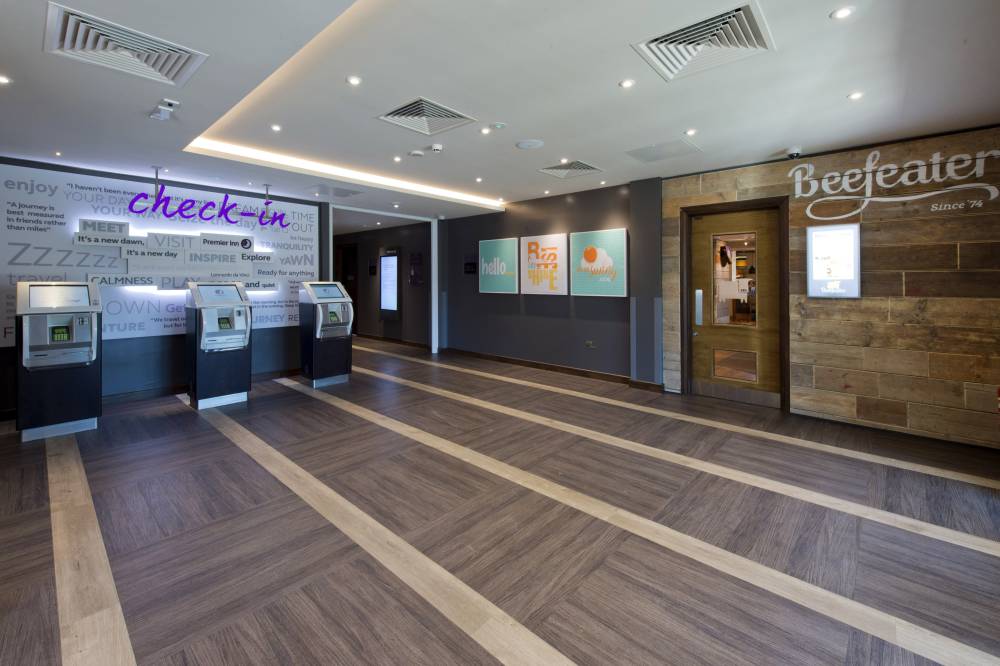 London Hayes, Heathrow  6
