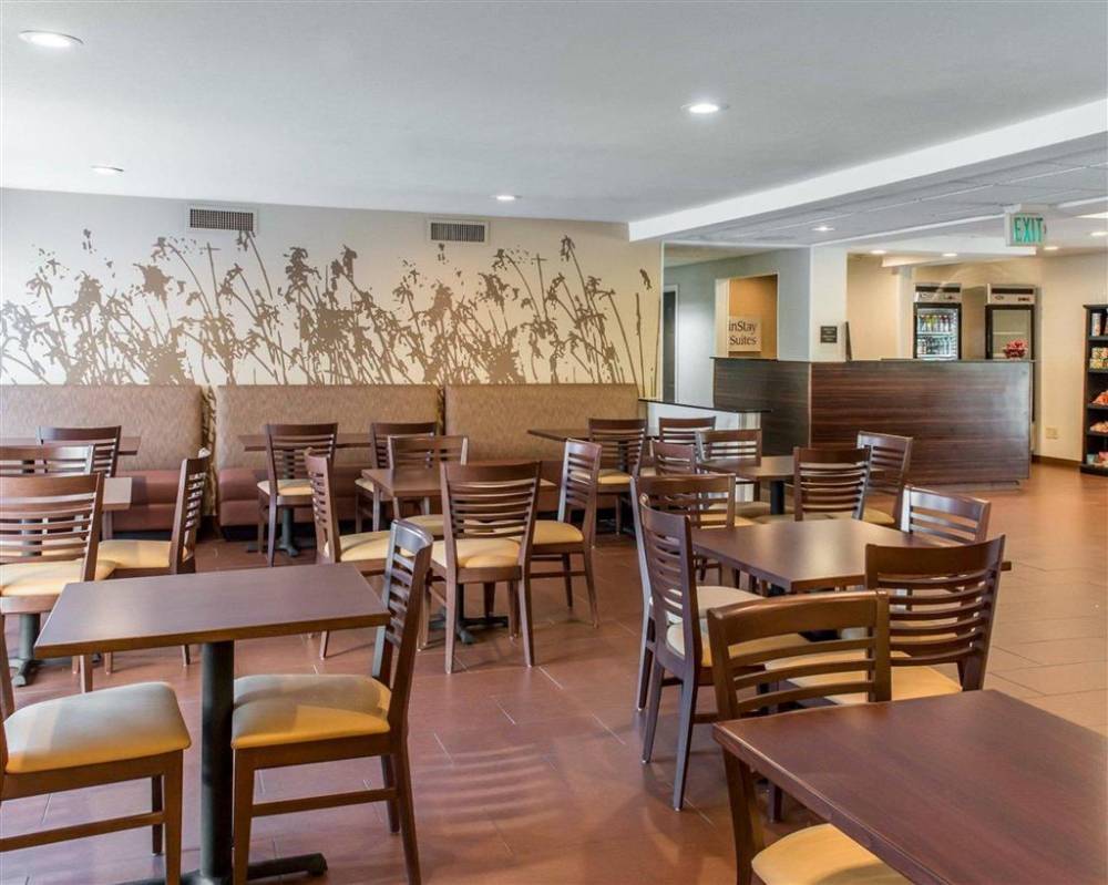 Mainstay Suites Pittsburgh Airport 7