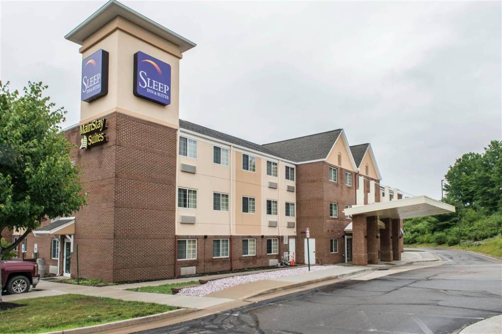Mainstay Suites Pittsburgh Airport 2