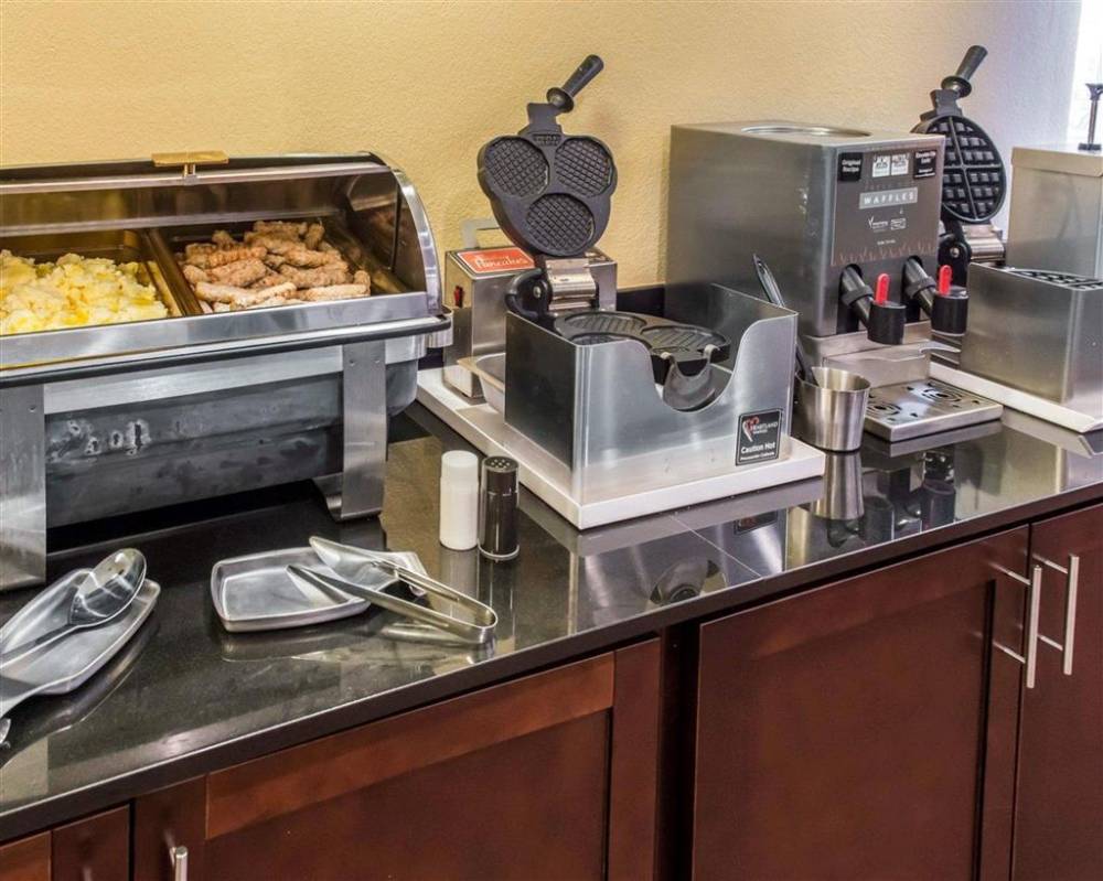 Mainstay Suites Pittsburgh Airport 8