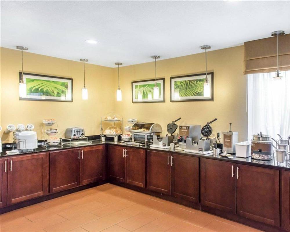Mainstay Suites Pittsburgh Airport 9