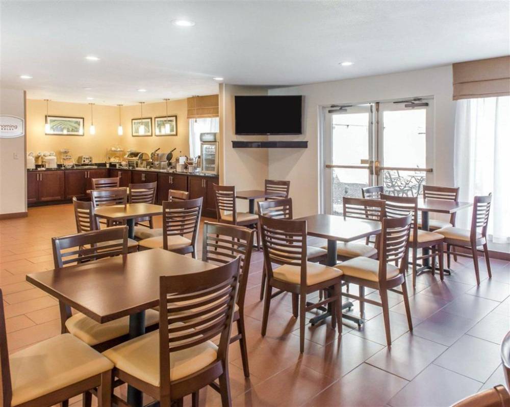 Mainstay Suites Pittsburgh Airport 10