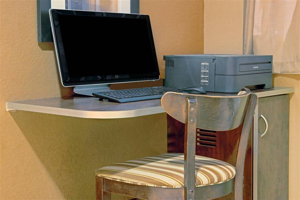 Microtel Council Bluffs 6