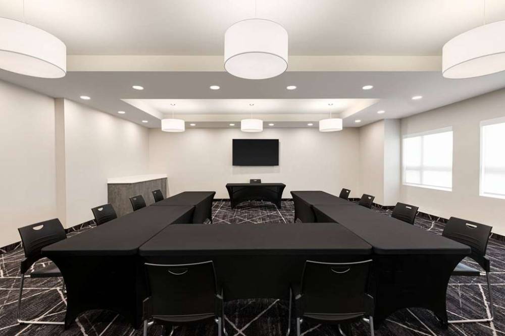 Microtel Inn & Suites By Wyndham Boisbriand 3