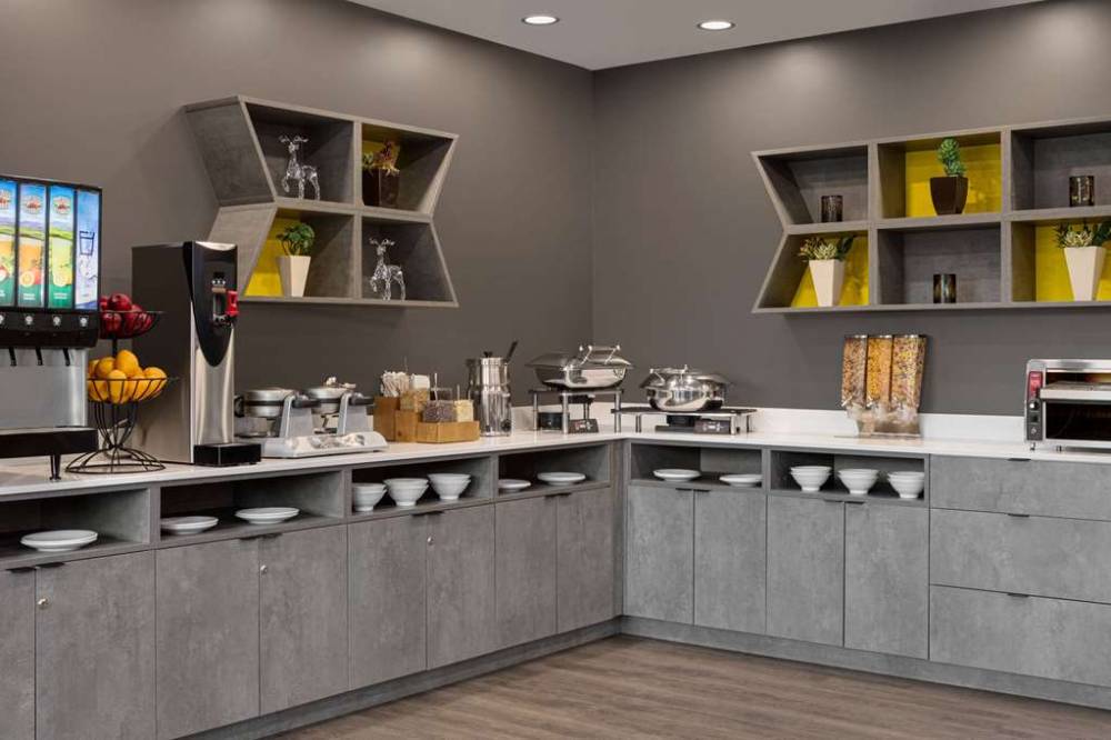 Microtel Inn & Suites By Wyndham Boisbriand 6