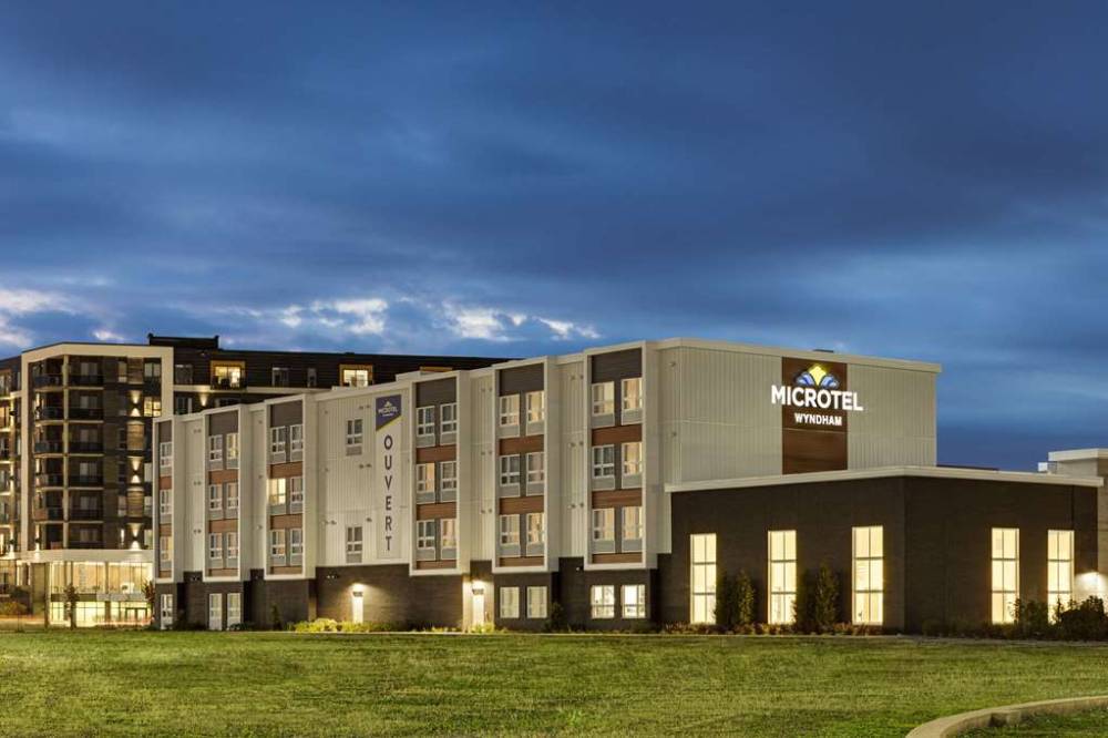 Microtel Inn & Suites By Wyndham Boisbriand 2