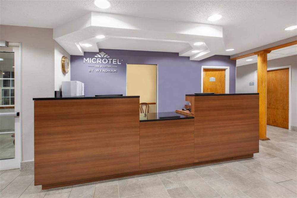 Microtel Inn & Suites By Wyndham Pittsburgh Airport 2