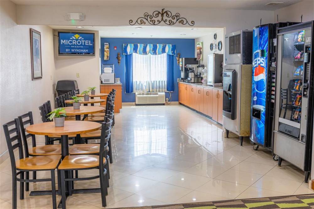 Microtel Kingsland 3