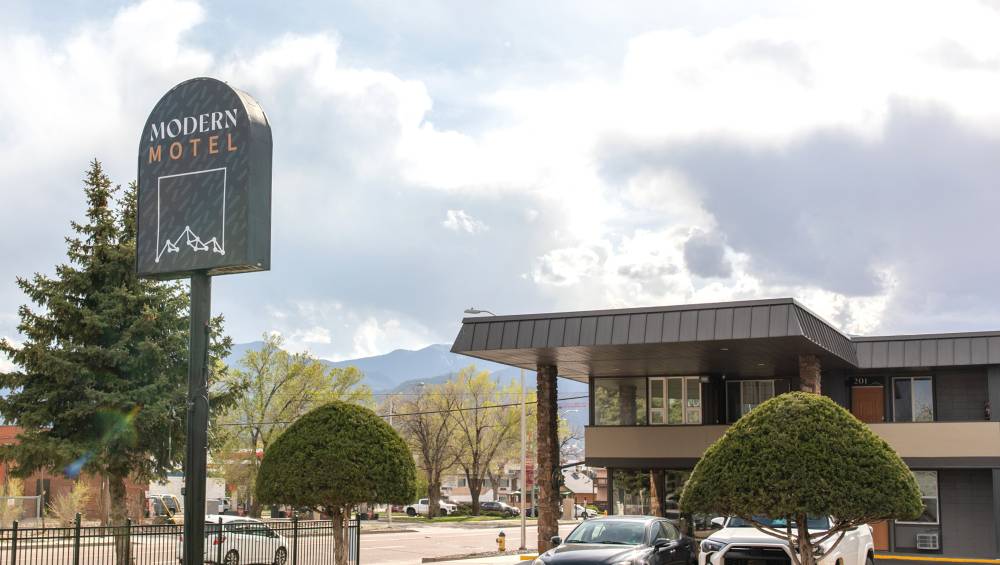 Modern Motel 4