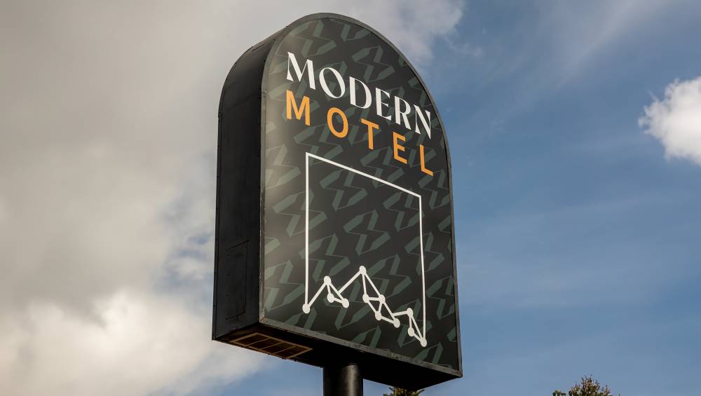 Modern Motel 9