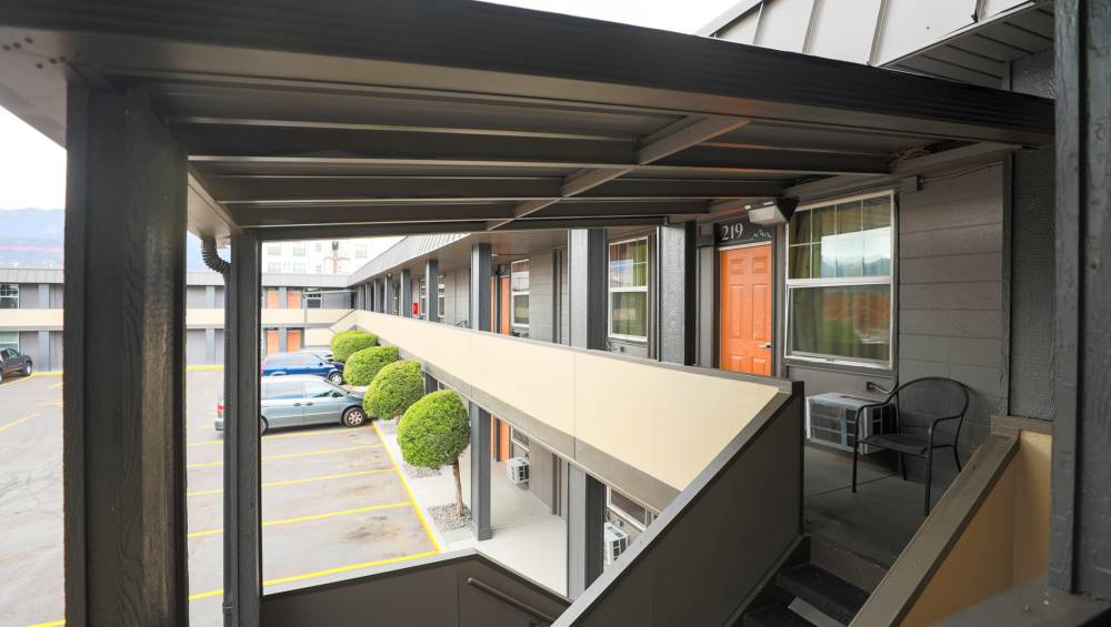 Modern Motel 5