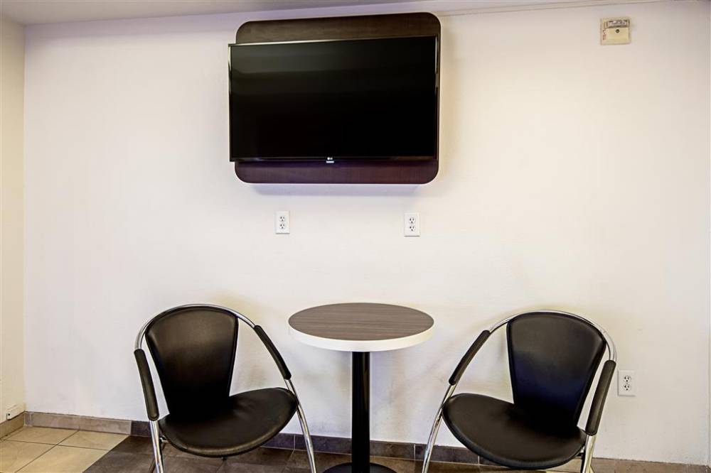 Motel 6 Anchorage - Midtown 5