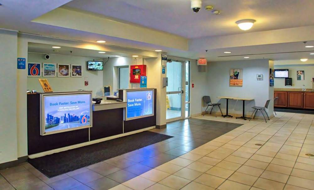 Motel 6 Buffalo Airport  2