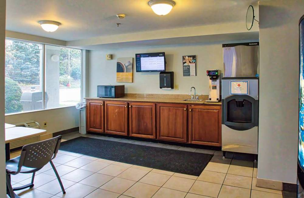 Motel 6 Buffalo Airport  4