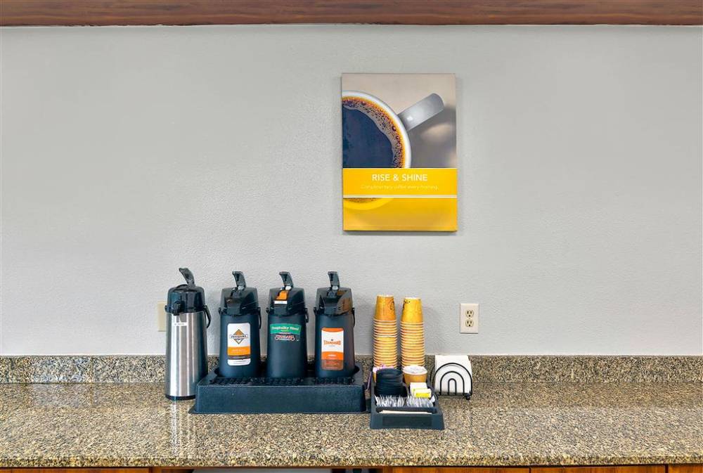 Motel 6 Cedar Rapids Airport 5