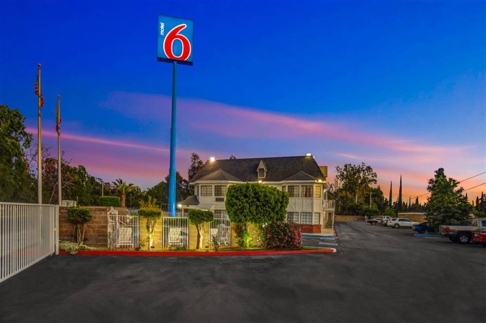 Motel Fresno CA Belmont Exterior