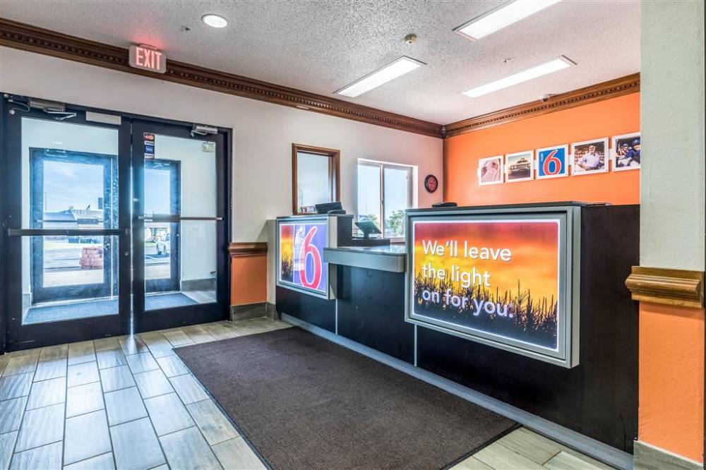 Motel 6 Indianapolis - Southport 2
