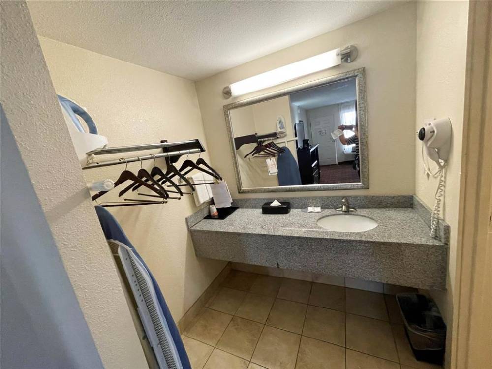 Motel 6 Oklahoma City Ok Fairgrounds West 7