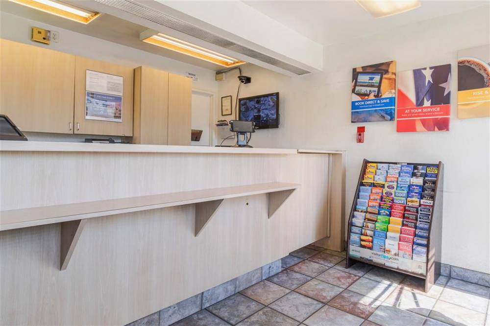 Motel 6 Ontario Airport 3