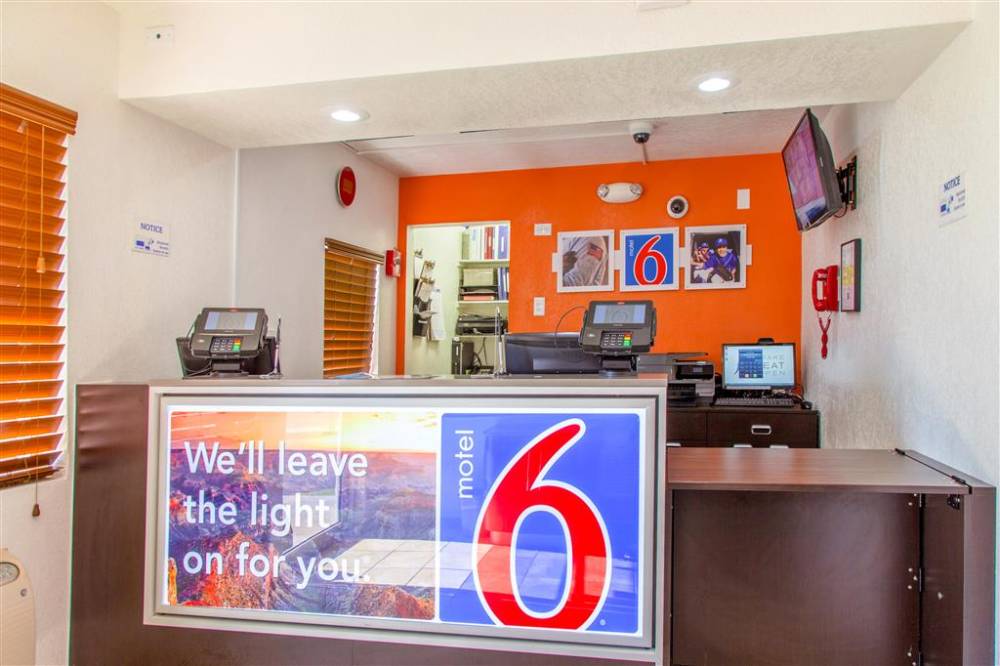 Motel 6 Phoenix Airport 3