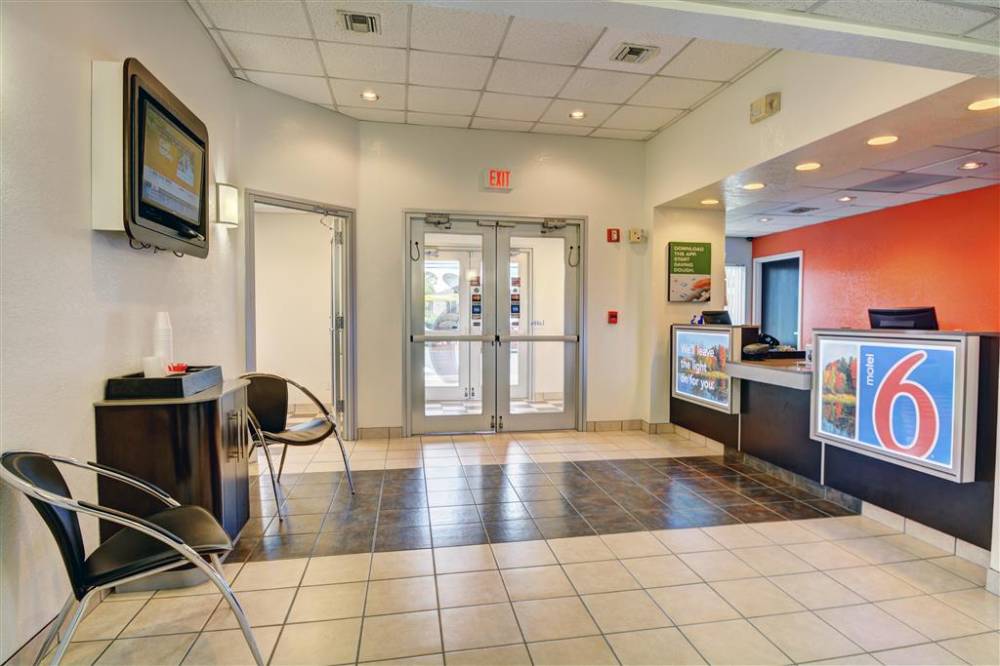 Motel 6 Providence East 2
