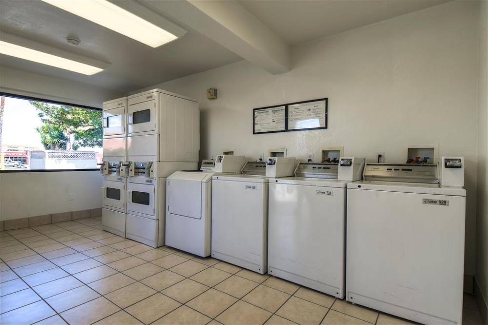 Motel 6 Stanton 5