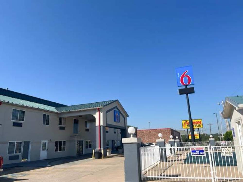 Motel Tulsa exterior