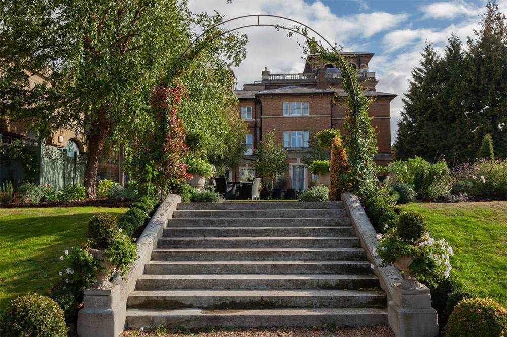 Oatlands Park Hotel 4