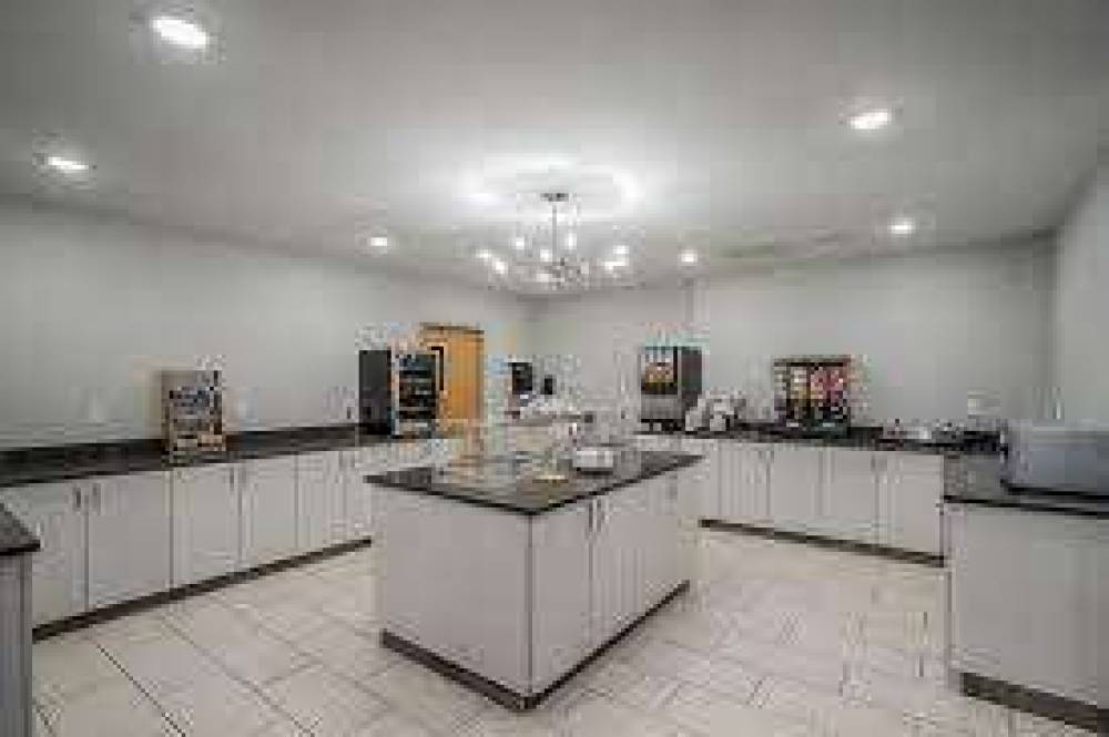 Orangewood Inn And Suites -kansas City 4