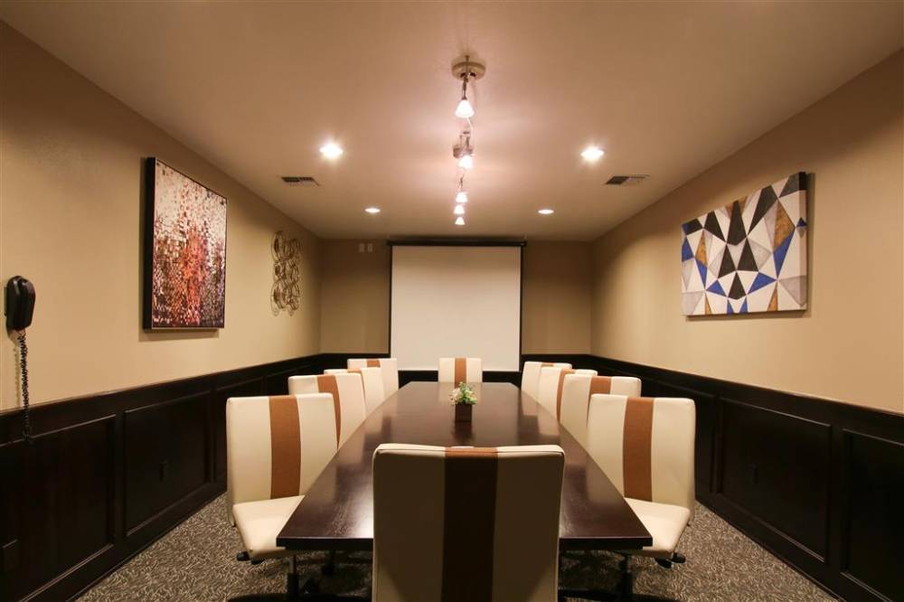 Oxford Suites Spokane 4