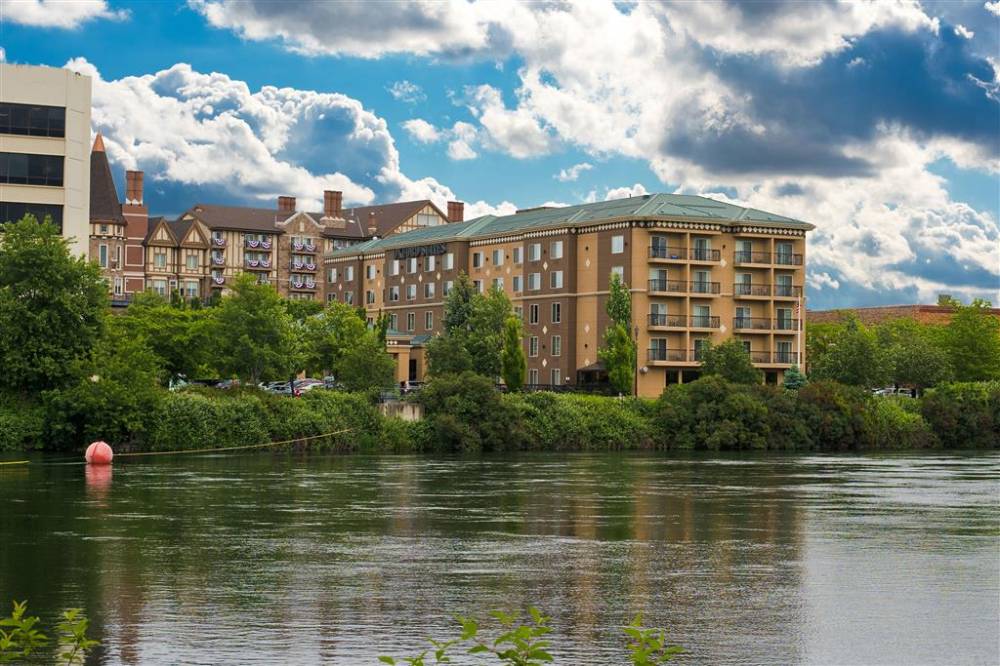 Oxford Suites Spokane 3