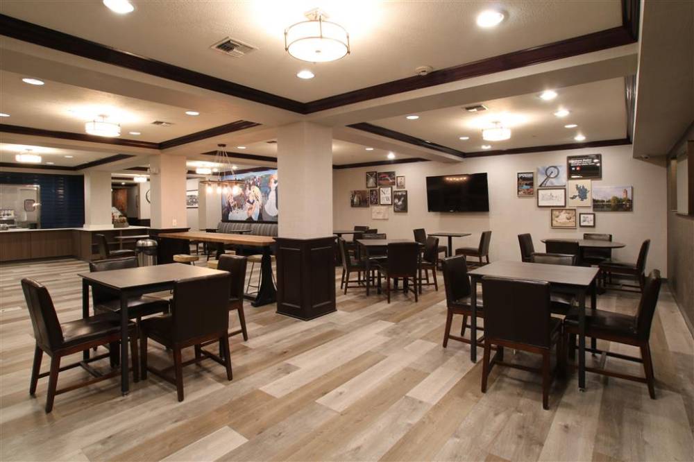 Oxford Suites Spokane 5