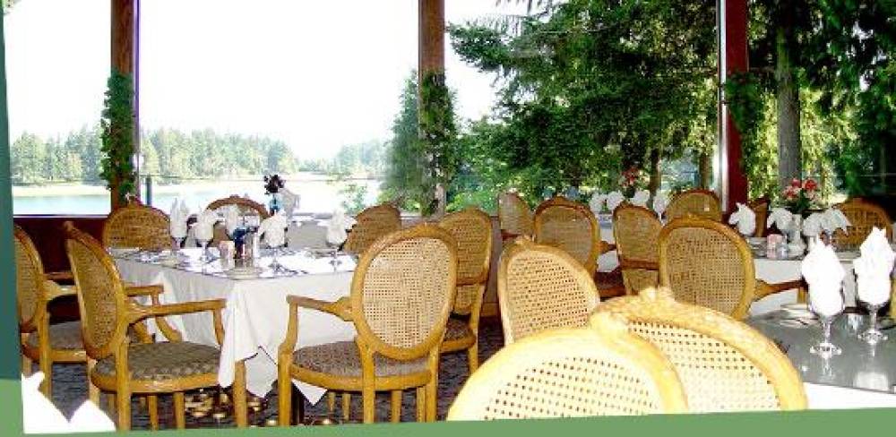 Oyster Bay Inn And Suites 3