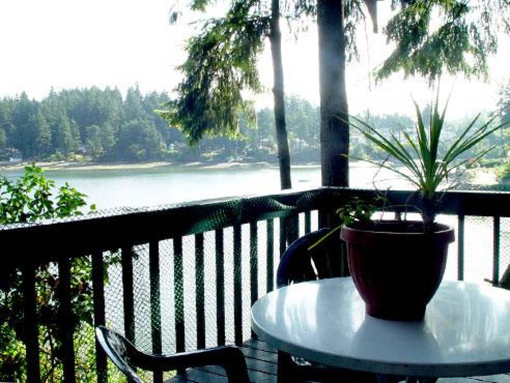 Oyster Bay Inn And Suites 2