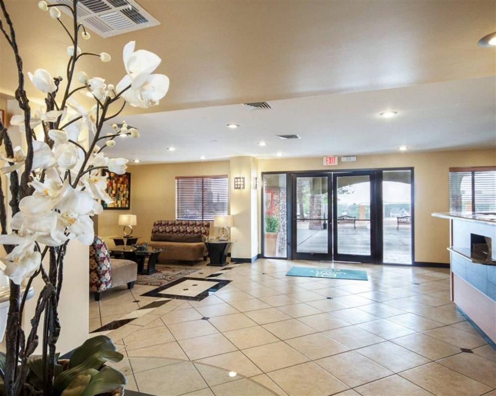 Quality Inn Airport East 10