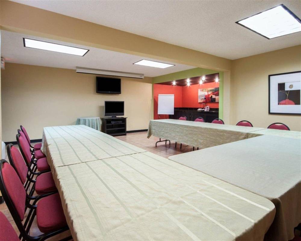 Quality Inn Airport East 5