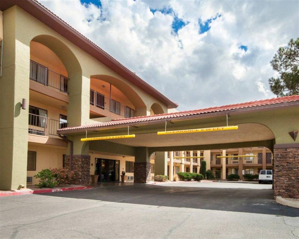 Quality Inn Airport East 3