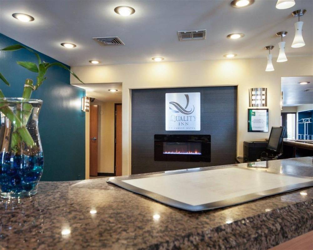 Quality Inn Airport East 9