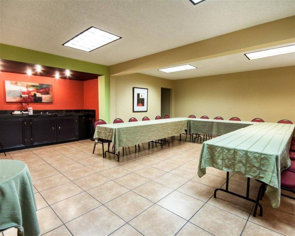 Quality Inn Airport East 4