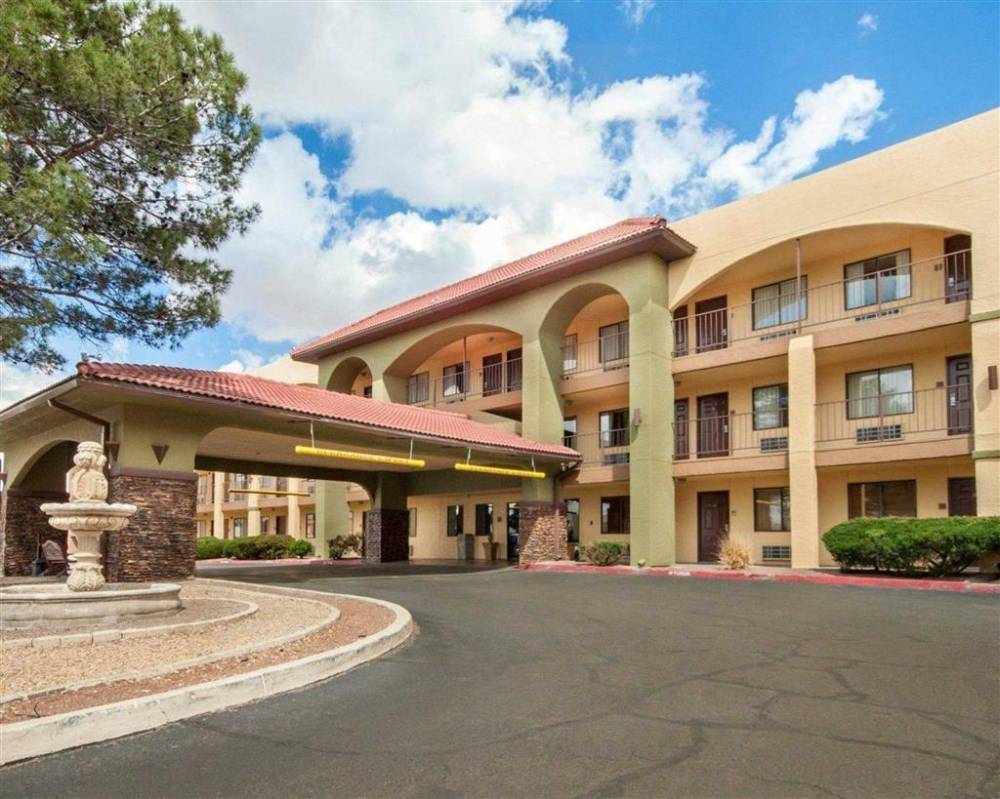 Quality Inn Airport East 2