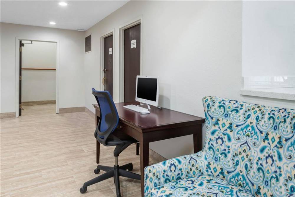 Quality Inn Airport 4