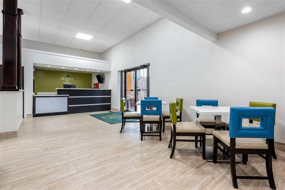 Quality Inn Airport 3