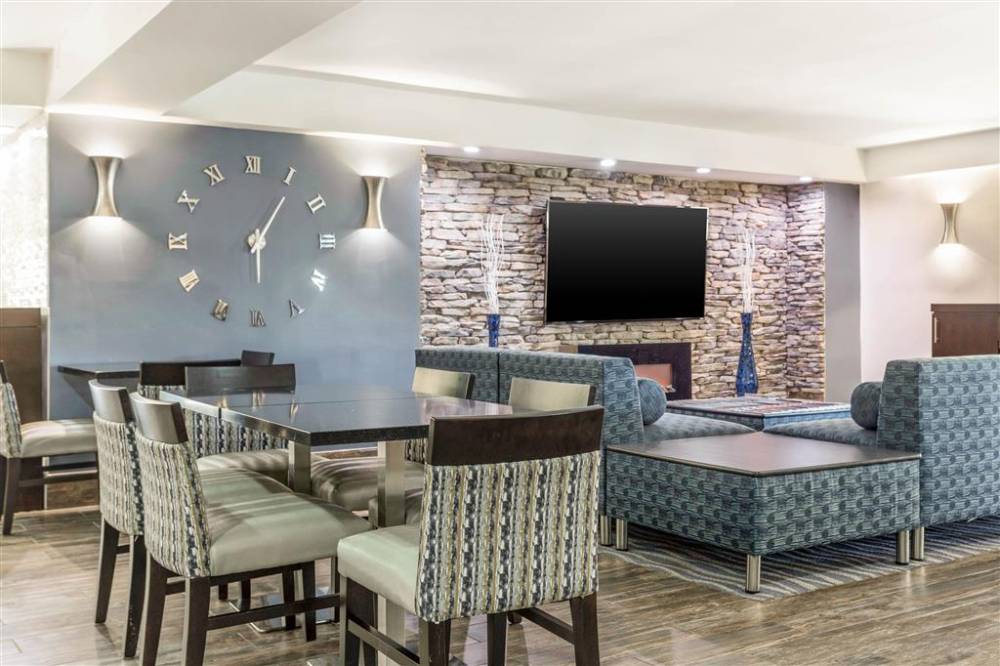 Quality Inn And Suites Airport 3